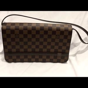 Louis Vuitton Tribeca Long in Damier Ébène